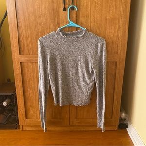 Me to We Gray Long-Sleeve Mock Neck Top - Size Medium